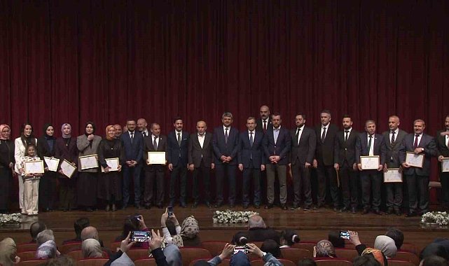 Pendik Belediye Başkanı Ahmet Cin mazbatasını aldı