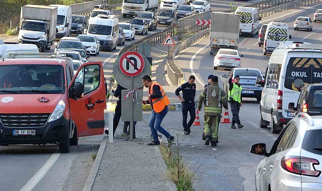 Pendik'te hafriyat kamyonu ile otomobil çarpıştı: 2 yaralı