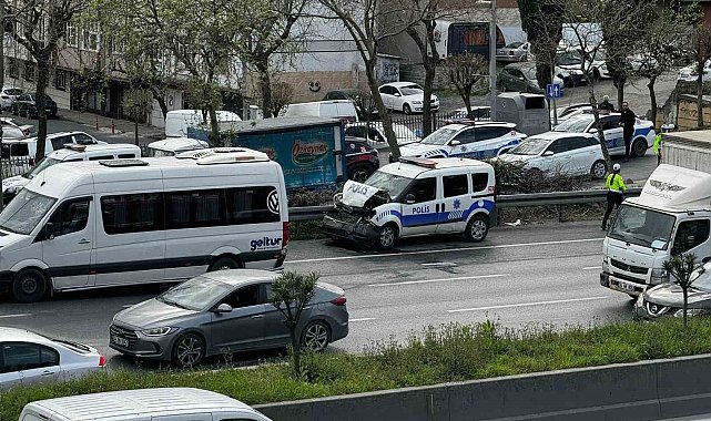 Polis aracı ile servis minibüsü çarpıştı: 4 yaralı