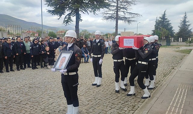 Polis memuru mesai sırasında kalp krizi geçirerek hayatını kaybetti