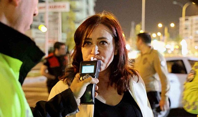 Polisin alkollü sürücü ile imtihanı: Üfleme eğitimi verilen kadın 44. seferde başardı