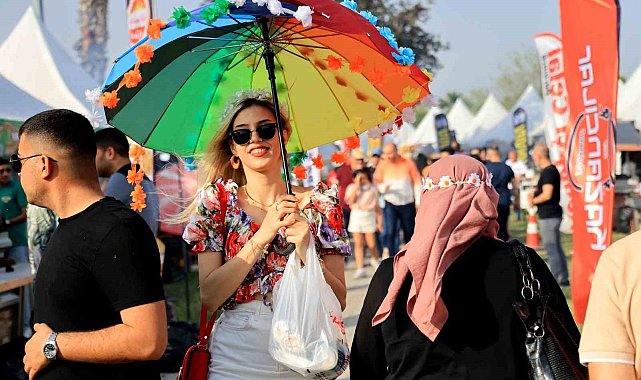 Portakal Çiçeği Karnavalı renkli görüntülere sahne oluyor