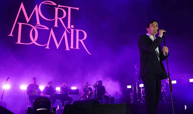 Portakal Çiçeği Karnavalı tüm coşkusuyla şehre renk katmaya devam ediyor