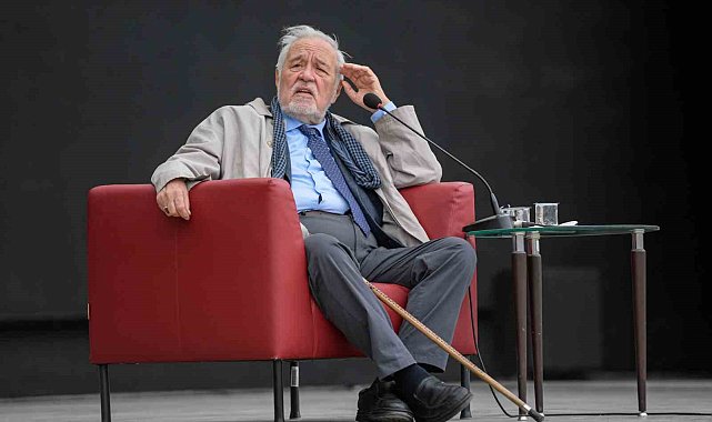 Prof. Dr. İlber Ortaylı İZKİTAP Fest&#039;e konuk oldu