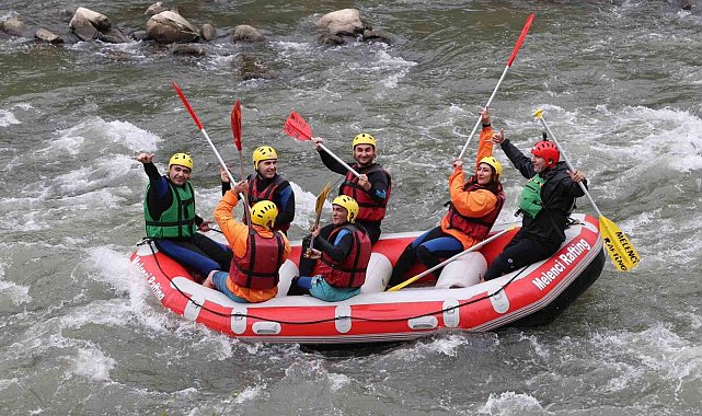 Protokol üyeleri rafting yaptı