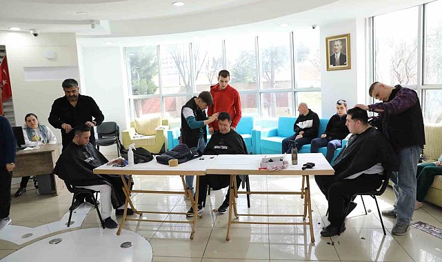 Pursaklar'da özel gereksinimli gençlere bayram tıraşı