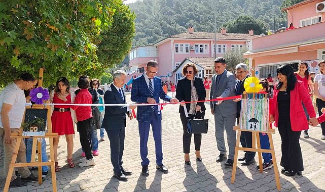 "Otizm Farkındalık" resim sergisi açıldı