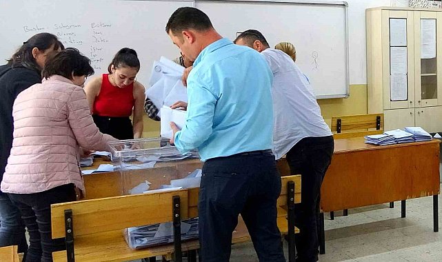 Refahiye İl Genel Meclis oy pusulaları yeniden sayılmaya başladı