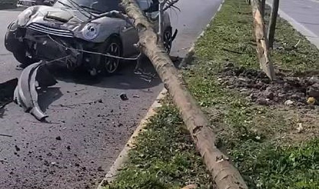 Refüje çarpan otomobil takla atarak ters yöne uçup otomobile çarptı