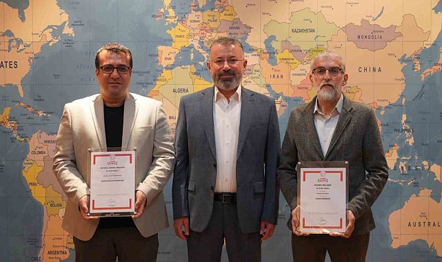 Rektör Kırışık akademisyenlere patent belgelerini takdim etti