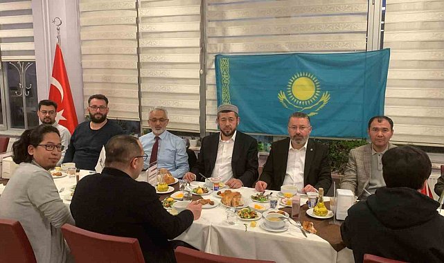 Rektör Kırışık Kazakistanlı öğrencilerle bir araya geldi