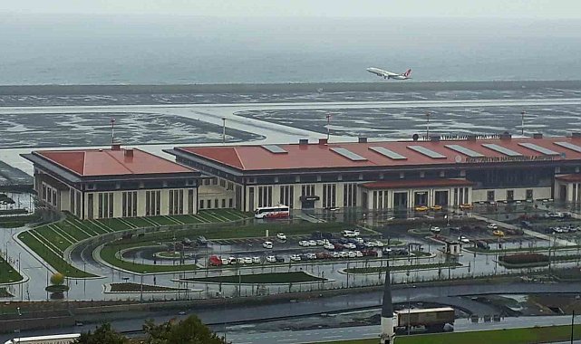 Rize-Artvin Havalimanı'nı 3 ayda 239 bin 882 yolcu kullandı
