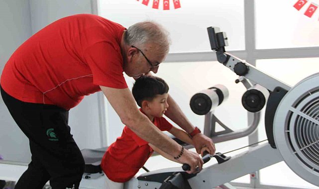 Sağlıklı yaşam için dedeler ve torunlar sporda buluştu