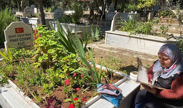 Saimbeyli'de üzerlerine kaya düşüp ölen öğretmenler mezarı başında anıldı