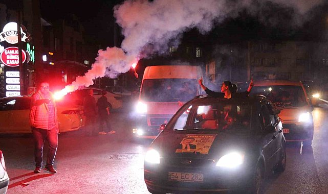 Sakarya'da seçim kutlamaları