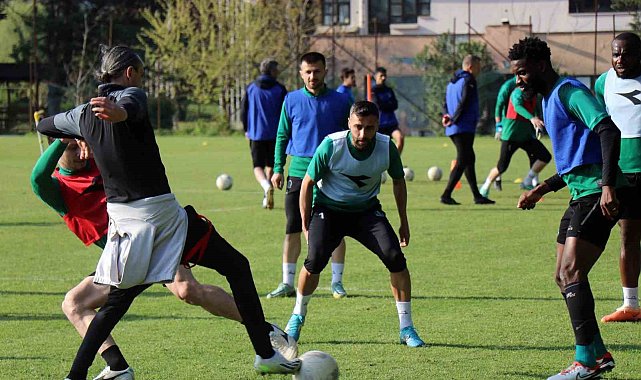 Sakaryaspor, Erzurumspor FK mesaisine devam ediyor