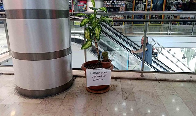 Saksıya çöp atan vatandaşlara esnaftan duyarlılık çağrısı