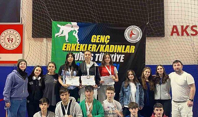 Şampiyonadan madalyalarla döndüler