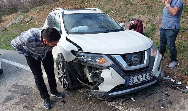 Samsun'da iki otomobil çarpıştı: 5 yaralı