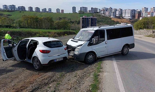 Samsun'da minibüs ile otomobil çarpıştı: 2 yaralı