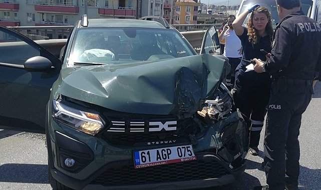 Samsun'da otomobil ambulansla çarpıştı: 2'si sağlık personeli 3 yaralı