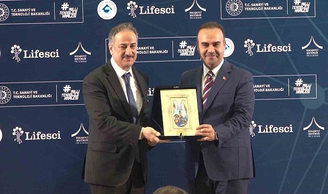 Sanayi Bakanı Kacır: "Geçtiğimiz yıl sağlık sektöründe 62 milyar liradan fazla yatırımı harekete geçirdik"