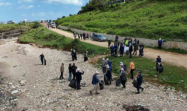 Sardala Koyu'ndan 30 poşet atık toplandı
