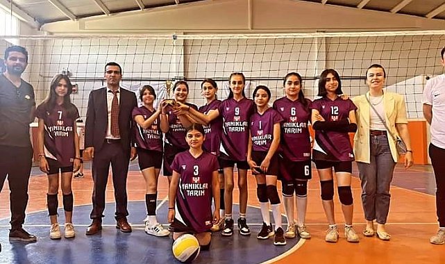 Sarıgöl'de Yıldız Kızlar Voleybol Turnuvası tamamlandı