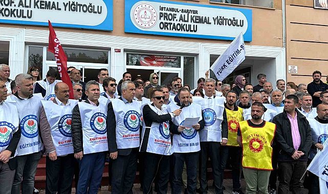Sarıyer'de buluşan sendika, veli ve öğrenciler öğretmene şiddet olayını kınadı