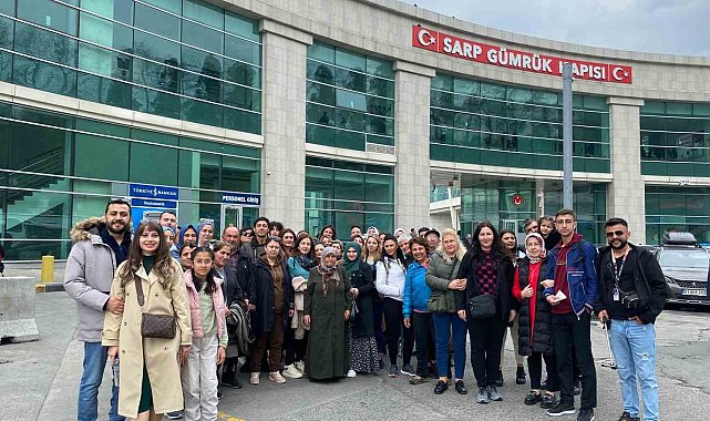 Sarp Sınır Kapısı'nda bayram ilk iki gününde 44 bin yolcu giriş- çıkış yaptı