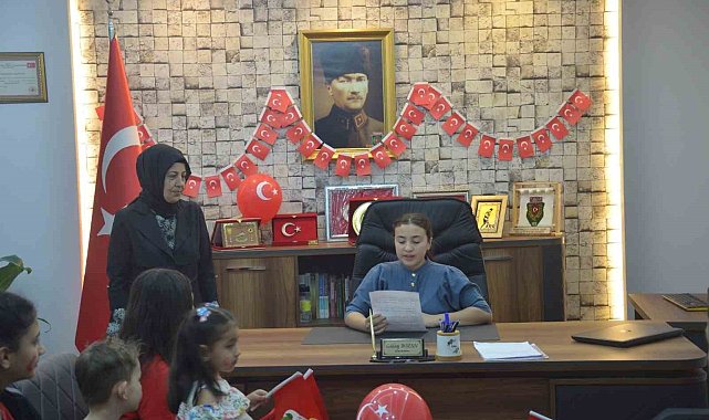 Şehit derneği başkanı koltuğunu şehit kızına devretti
