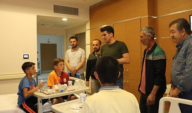 Selendi'de okul servisi kaza yaptı: 9 öğrenci yaralı