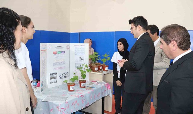 Selendi'de Tübitak 4006 Bilim Fuarı açıldı