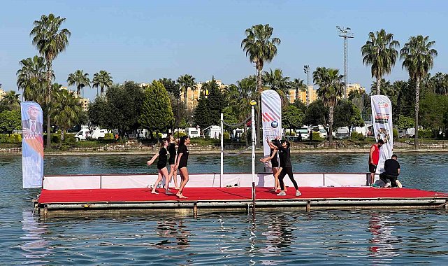 Seyhan Nehrindeki etkinlikler karnavalı renklendiriyor