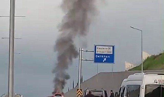 Seyir halindeki otomobil yandı