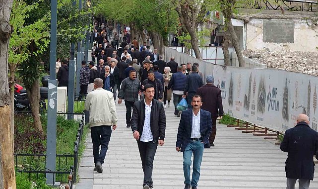 Siirt'te çarşı ve pazarda bayram yoğunluğu