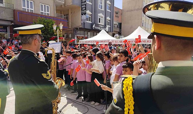 Silopi'de askeri bandodan konser