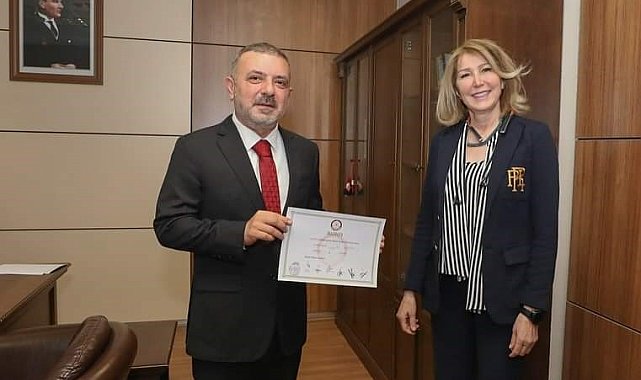 Sincan'da yeniden belediye başkanı seçilen Ercan mazbatasını aldı