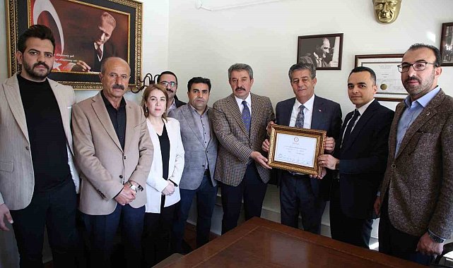 Şırnak Belediye Başkanı mazbatasını aldı