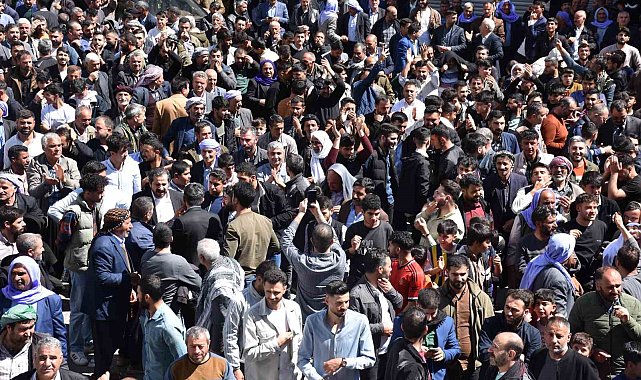 Siverek'te seçim sonuçlarına itiraz eden kalabalığı ilçeye gelen Büyükşehir Belediye Başkanı Gülpınar dağıttı