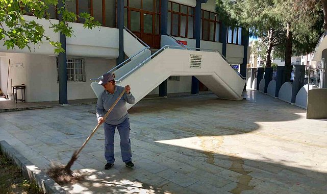 Söke Belediyesi, Ramazan Bayramı öncesinde camileri temizliyor