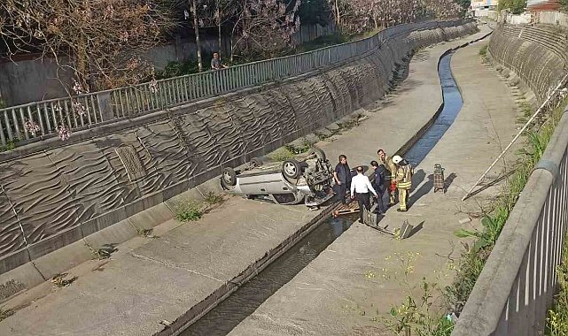 Sultanbeyli'de araç dereye uçtu: 3 yaralı