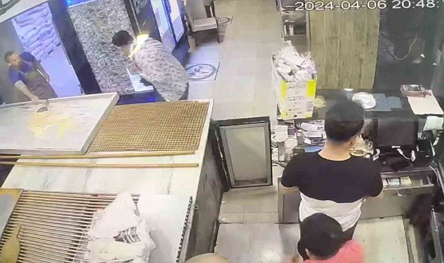 Sultangazi'de dehşet anları kamerada: Lahmacun tartışmasının ardından dükkanı kurşunlayıp kaçtı