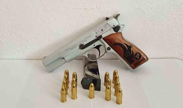 Şüpheli şahıstan silah çıktı