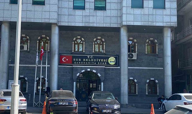 Sur Belediyesinde Atatürk ve Cumhurbaşkanı Erdoğan'ın fotoğraflarına yönelik hakarete ilişkin soruşturma