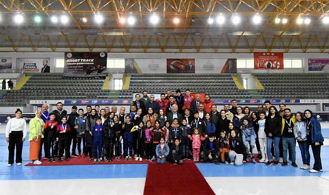 Sürat pateninden şampiyonlar madalyalarını aldı