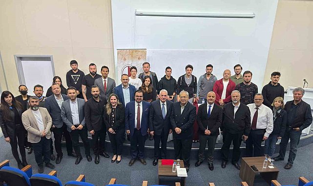 Suriye'de iç savaşa giden yolun en önemli tanıklarından biri olan Türkiye'nin son Şam Büyükelçisi Ömer Önhon, konferans verdi