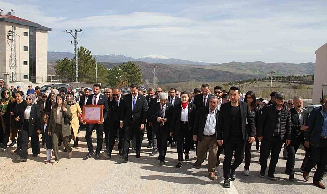 Suşehri Belediyesi'nde devir teslim töreni