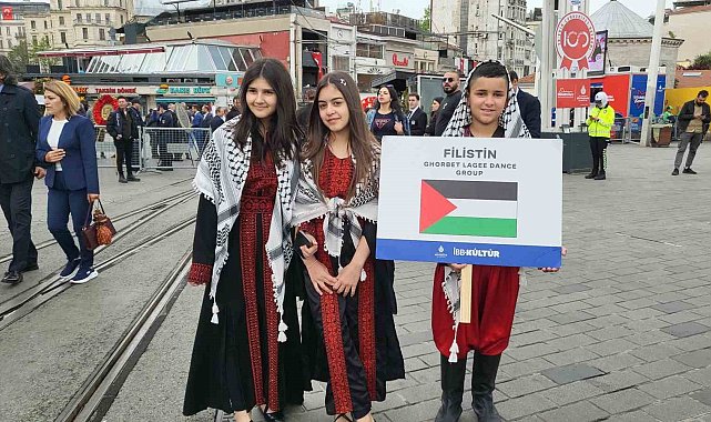 Taksim'de 23 Nisan coşkuyla kutlandı