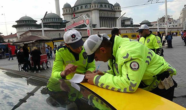 Taksim'de ticari taksi denetimi: 39 bin 155 lira ceza kesildi